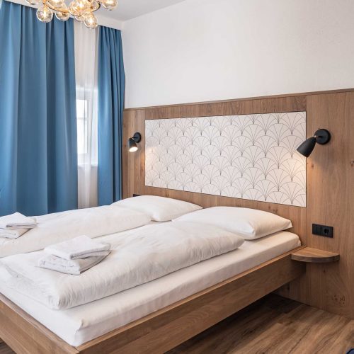 Villa Flöckner Salzburg - Hotel Vierbettzimmer Bett
